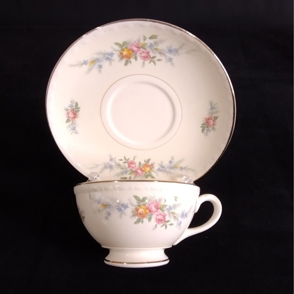 Homer Laughlin China Georgian Eggshell Cashmere ivory flowers 2 cup 2 saucer set